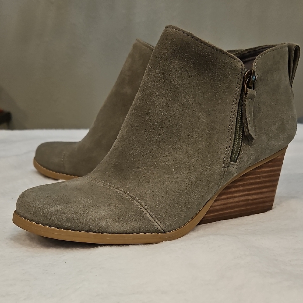 Toms Sage Suede Ankle Booties. Worn once. Like New. Light Sage Color
